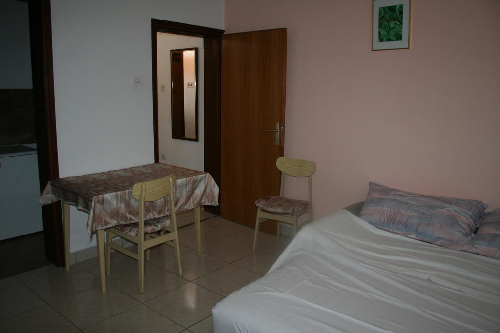 Apartments Santa Barbara Biograd Na Moru Bilik gambar