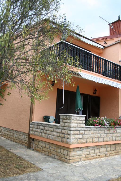 Apartments Santa Barbara Biograd Na Moru Bilik gambar
