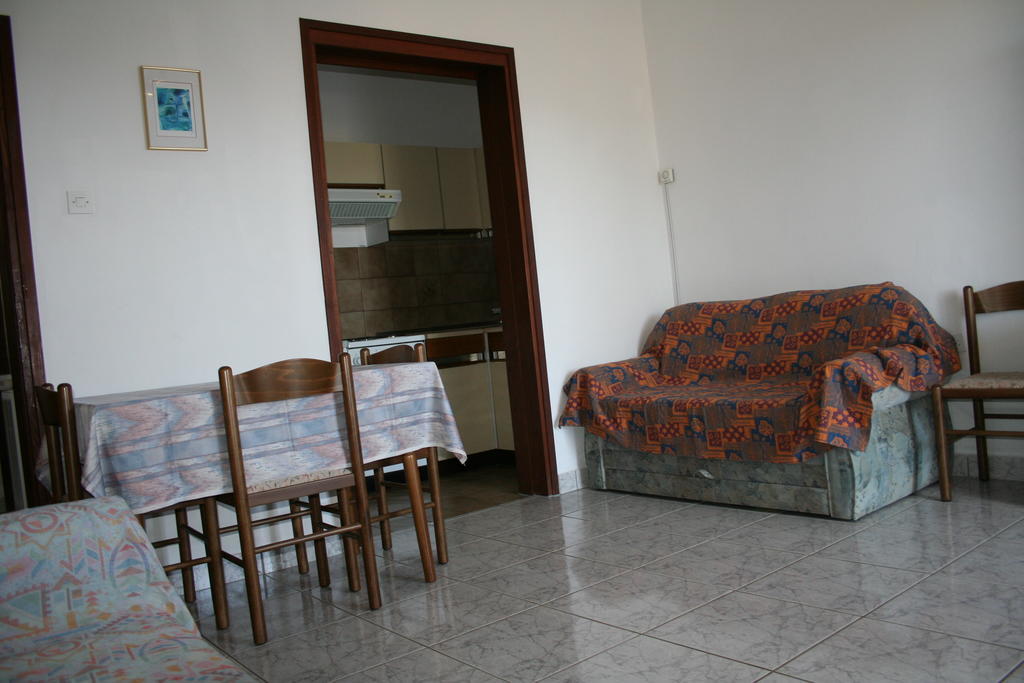 Apartments Santa Barbara Biograd Na Moru Bilik gambar